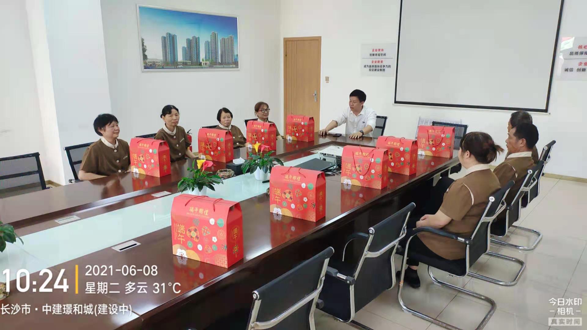 湖南怡美環(huán)境管理發(fā)展有限公司,湖南物業(yè)保潔服務(wù)，商場(chǎng)保潔,石材護(hù)理價(jià)格,市政環(huán)衛(wèi),駐場(chǎng)保潔